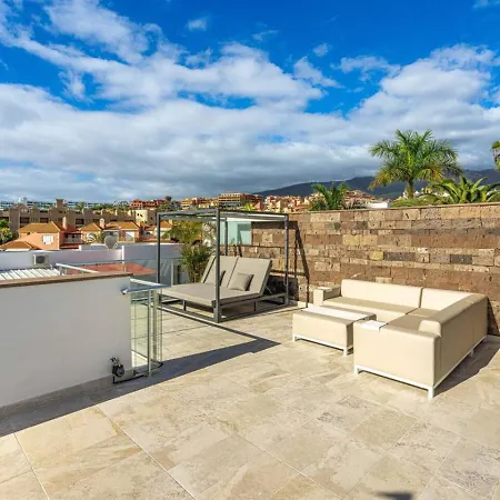 Prime Location 5-bedroom Villa, Playa Del Duque *